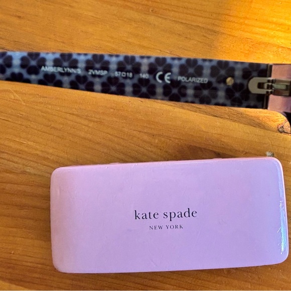 Kate Spade Sunglasses with case - Picture 11 of 15